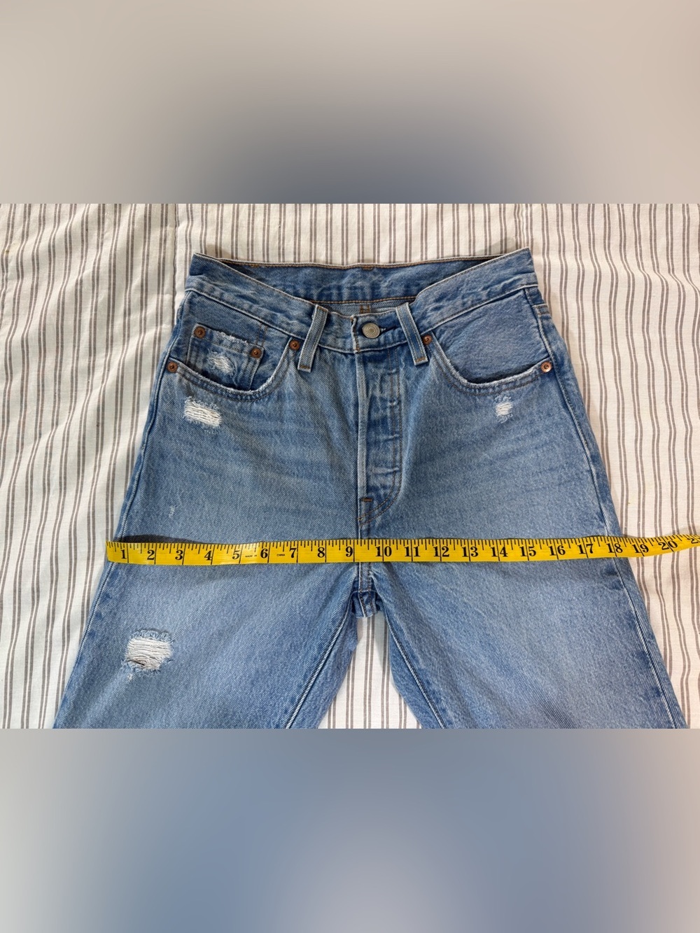 Levi's 501 Distressed Straight Leg Jeans Light Wash Button Fly Women’s 24x26 - Picture 10 of 16